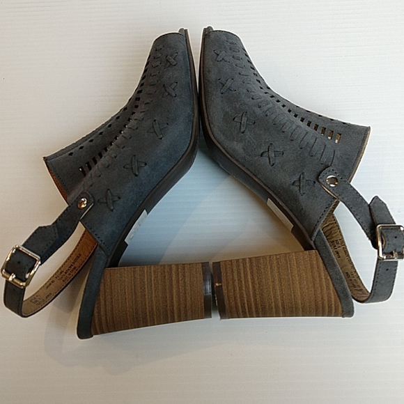 Francesca's Grey Lazer Cut Cage Heels 9 EUC - Picture 7 of 11